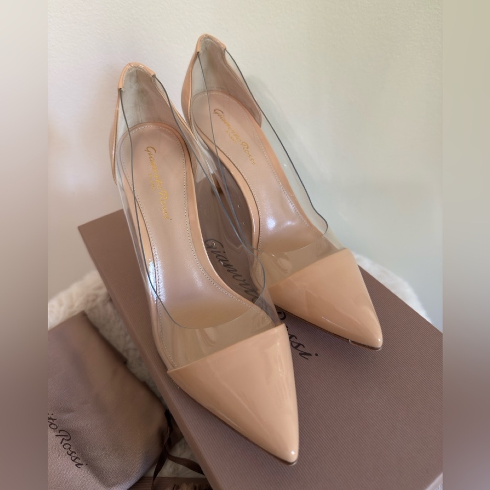 NEW Gianvitto Rossi PUMP WITH CLEAR SIDES IN PLEXI PATENT LEATHER - Picture 4 of 9